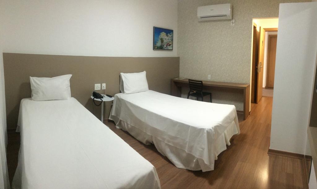 Lord Hotel Aeroporto Confins Vespasiano Værelse billede